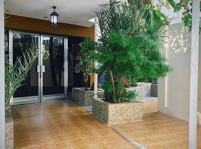 Al Hadow Hotel